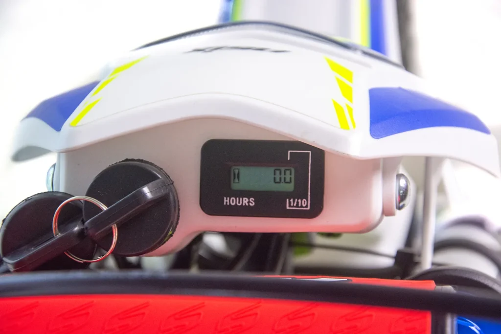 cross-asixmotors-xb-28-7