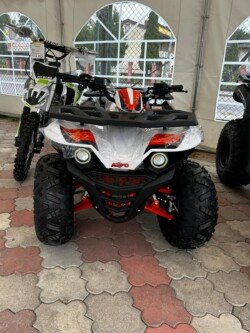quad na ekspozycji w namiocie