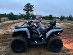 dziecko na quadzie cf moto 850
